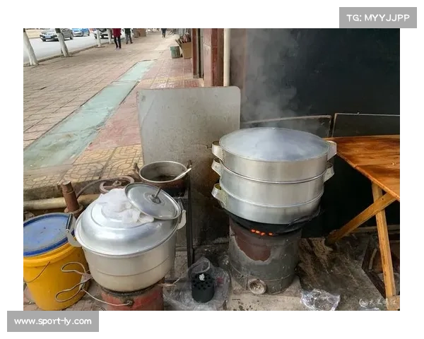 萧山主场足球市集融合非遗手工艺，观赛体验增添烟火气息